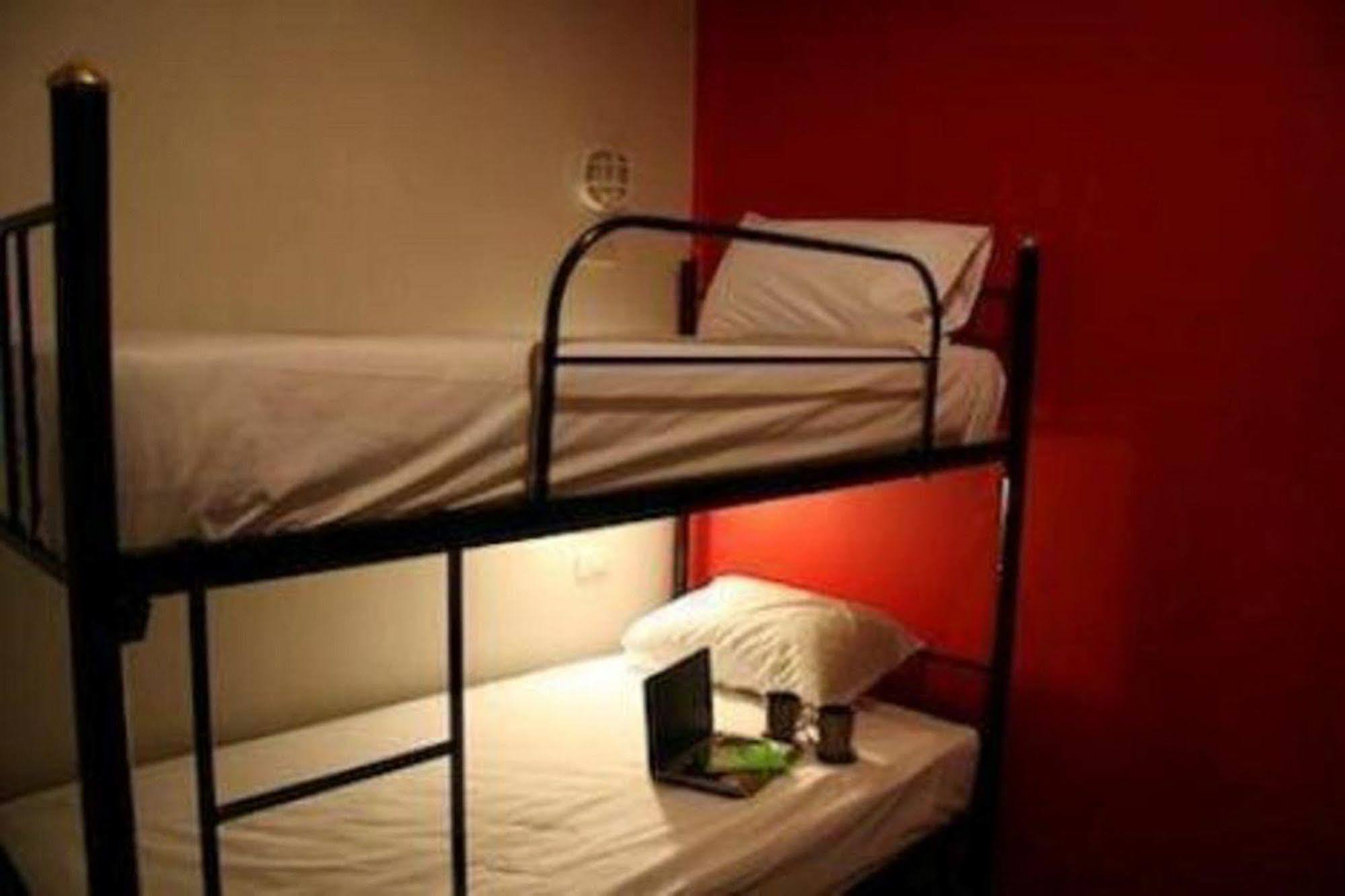 Kool Backpacker Hostel Patong Luaran gambar